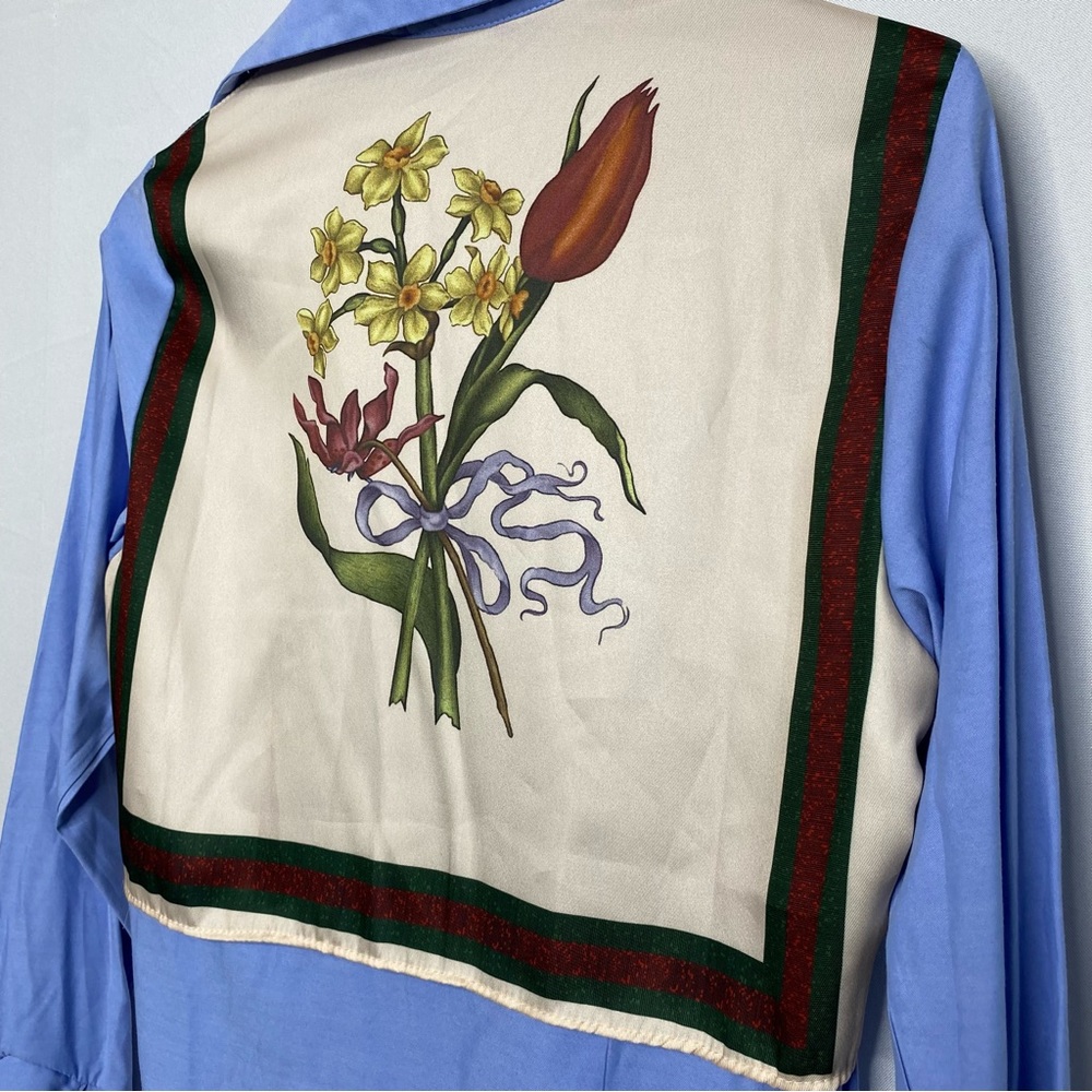 Elegant Blue Floral Accent Blouse - Picture 3 of 6